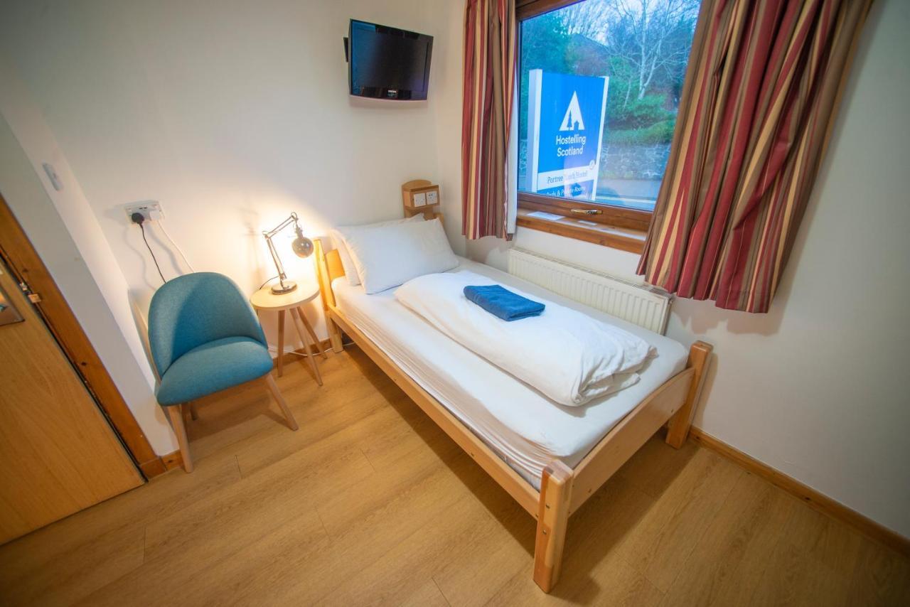 Tweepersoonskamer met 2 Aparte Bedden en Eigen Badkamer